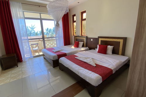 Photo 6 - Lux Suites Eden Seafront Apartments