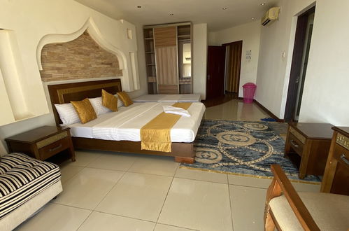 Photo 11 - Lux Suites Eden Seafront Apartments