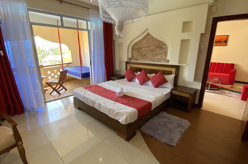 Photo 3 - Lux Suites Eden Seafront Apartments