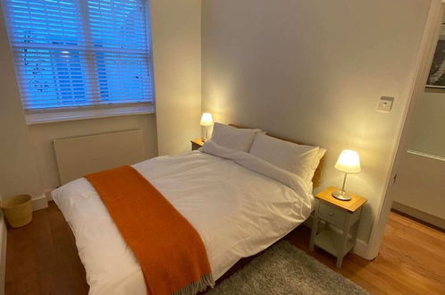 Photo 1 - Contemporary 2BD Flat - 1 Min to Pimlico Station