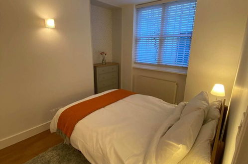 Photo 5 - Contemporary 2BD Flat - 1 Min to Pimlico Station