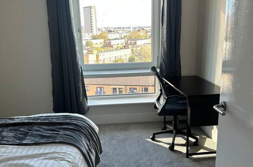 Photo 3 - Cosy, Comfy 2 Bed Apartment in London