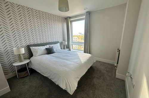 Foto 8 - Cosy, Comfy 2 Bed Apartment in London