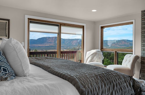 Photo 32 - Expansive Monument Home: Hot Tub & Mountain Views