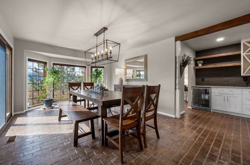 Photo 10 - Expansive Monument Home: Hot Tub & Mountain Views