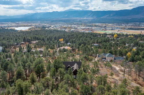 Photo 15 - Expansive Monument Home: Hot Tub & Mountain Views