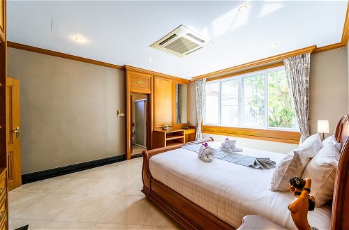 Photo 17 - Luxury 6 Bed Mansion - CAS