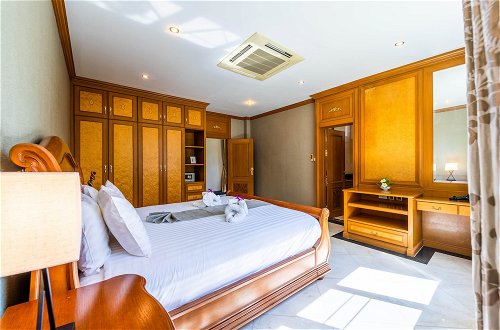 Photo 15 - Luxury 6 Bed Mansion - CAS