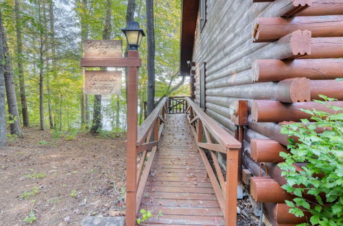 Foto 19 - Lakefront Blairsville Cabin w/ Deck + Dock