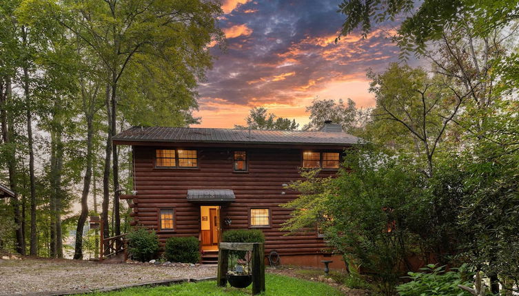 Foto 1 - Lakefront Blairsville Cabin w/ Deck + Dock