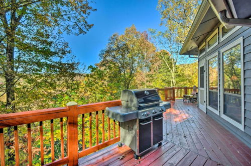 Foto 4 - Tree-top Cabin w/ Game Room & Mountain Views