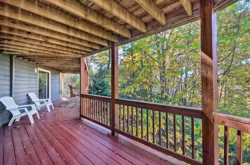 Photo 31 - Tree-top Cabin w/ Game Room & Mountain Views