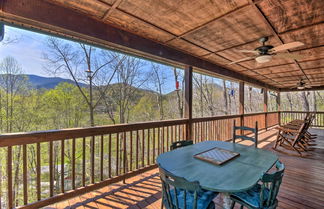 Foto 1 - Spacious Hiawassee Cabin w/ Porch & Mtn View