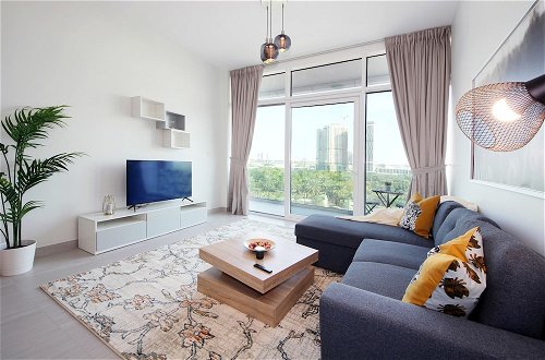 Photo 11 - Luxury StayCation - Spacious Apartment Amidst Lush Green Parks
