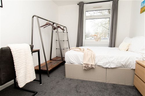 Foto 1 - Stunning 1-bed Entire Apartment in Teddington