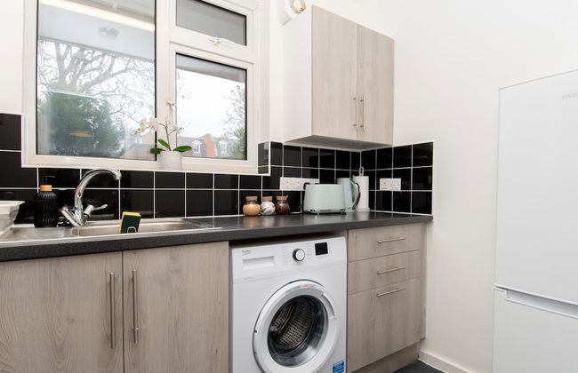 Stunning 1-bed Entire Apartment in Teddington - Foto 3