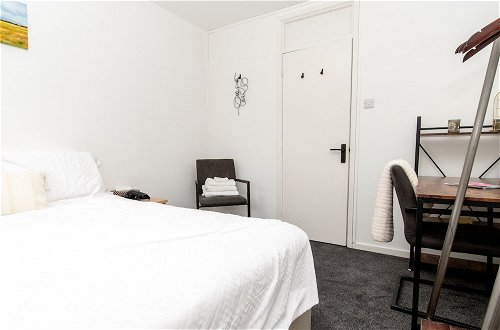 Foto 2 - Stunning 1-bed Entire Apartment in Teddington