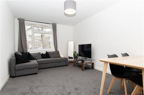 Foto 5 - Stunning 1-bed Entire Apartment in Teddington