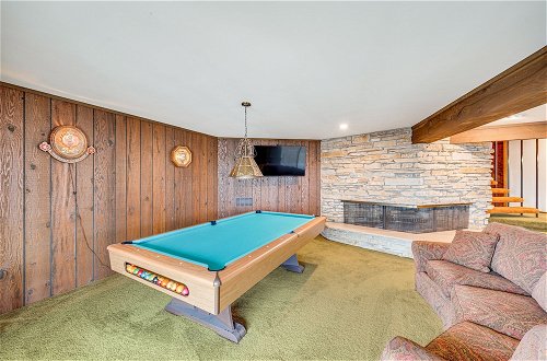 Foto 38 - Eclectic Hubertus Home w/ Game Room & Fire Pit