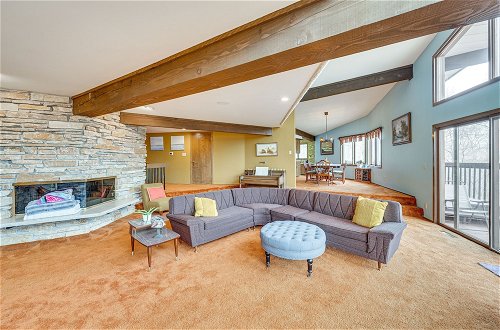 Foto 30 - Eclectic Hubertus Home w/ Game Room & Fire Pit