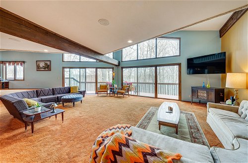 Foto 1 - Eclectic Hubertus Home w/ Game Room & Fire Pit