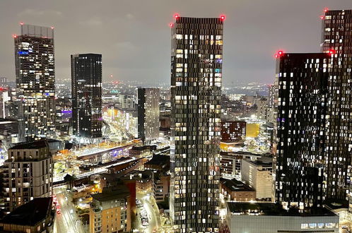 Photo 48 - Luxury Spa Apartment in Manchester - Rooftop Swim