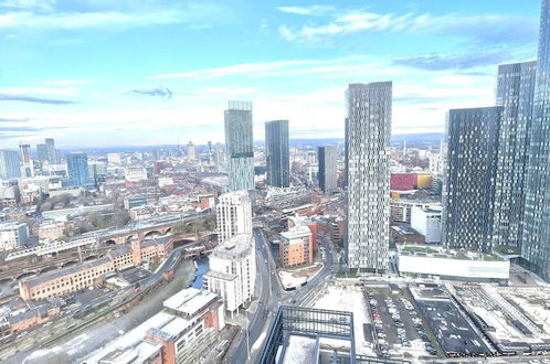 Photo 43 - Luxury Spa Apartment in Manchester - Rooftop Swim