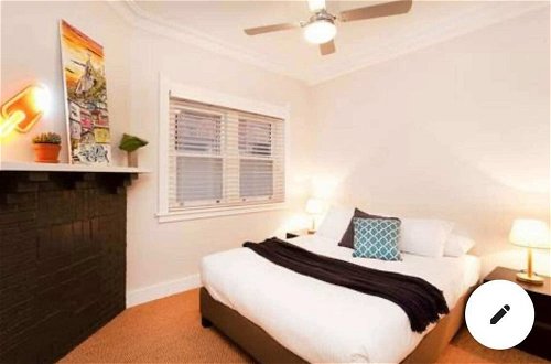 Photo 1 - Cosy 2 Bedroom 5 Mins Walk From Iconic Bondi Beach