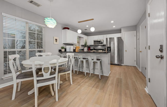 Cute Beach House Minutes from Beach - Foto 12