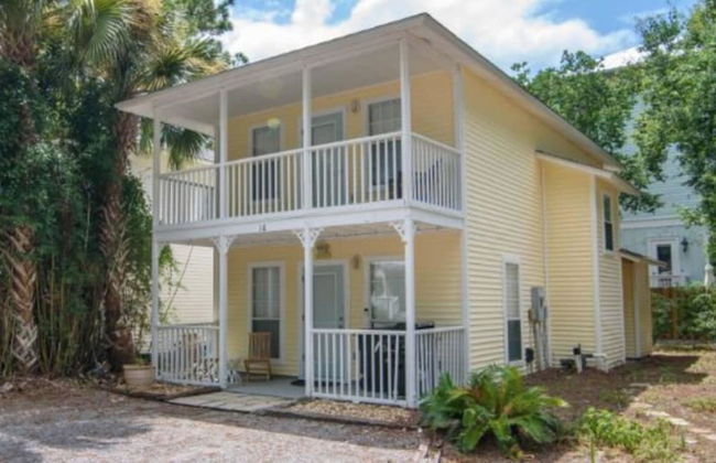 Cute Beach House Minutes from Beach - Foto 1
