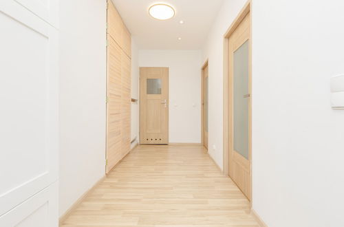 Photo 2 - Modern Two-bedroom Warsaw by Renters