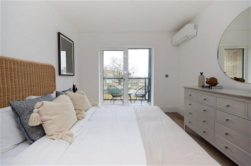 Photo 12 - The Wembley Park Wonder - Charming 2bdr Flat With Balcony