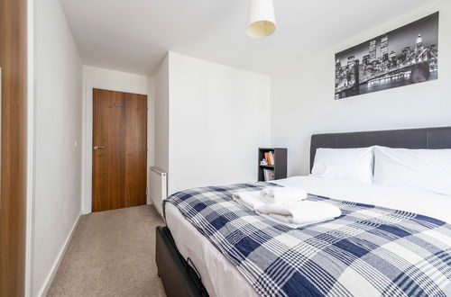 Photo 2 - JOIVY Modern 2-Bedroom Flat Near Inverleith Park