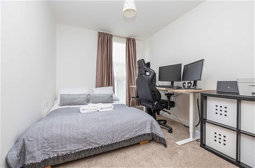 Photo 3 - Altido Modern 2-Bedroom Flat Near Inverleith Park