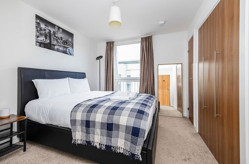 Photo 4 - JOIVY Modern 2-Bedroom Flat Near Inverleith Park