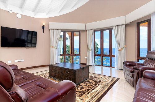 Foto 16 - Breathaking Luxury Cliffside Villa