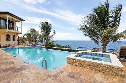 Foto 25 - Breathaking Luxury Cliffside Villa