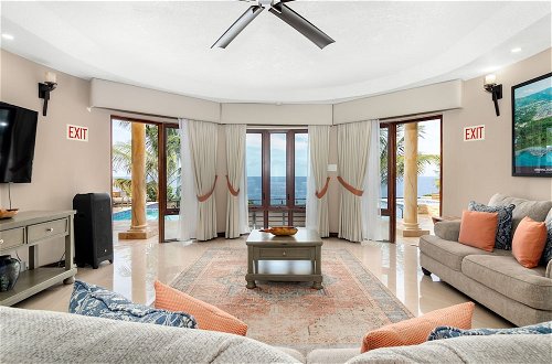 Foto 17 - Breathaking Luxury Cliffside Villa