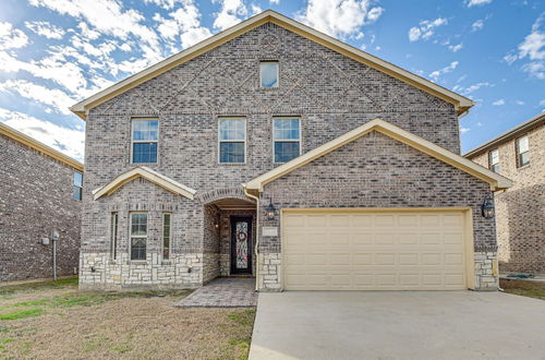 Photo 11 - Spacious Grand Prairie Home w/ Fenced Yard + Patio