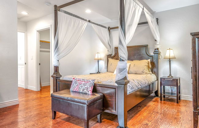 Fully Updated 3 BDR Seaside Home Minutes to Beach! - Photo 12