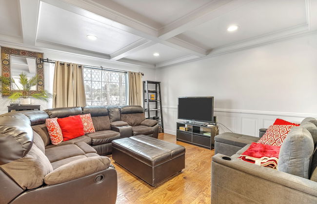 Fully Updated 3 BDR Seaside Home Minutes to Beach! - Photo 9