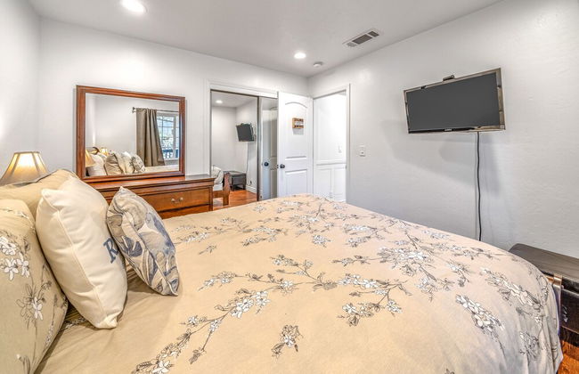 Fully Updated 3 BDR Seaside Home Minutes to Beach! - Photo 18