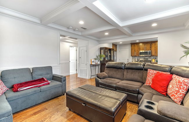 Fully Updated 3 BDR Seaside Home Minutes to Beach! - Photo 11