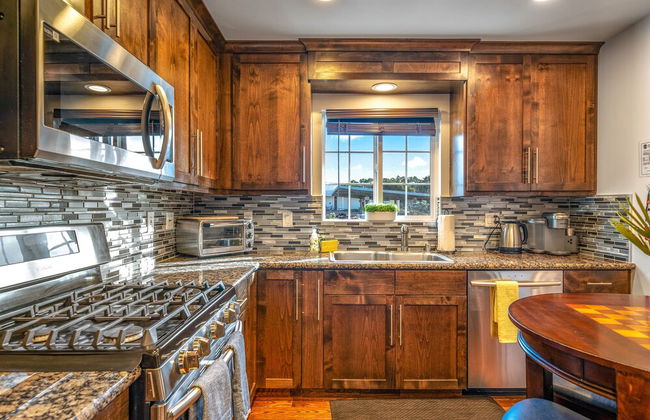 Fully Updated 3 BDR Seaside Home Minutes to Beach! - Photo 7