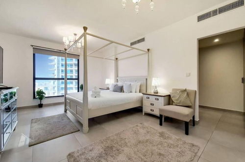 Photo 10 - Jbr Sea View Captivating 4-bed Apartment in Dubai