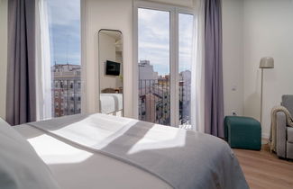 Photo 3 - limehome Valencia Carrer de Sant Jacint