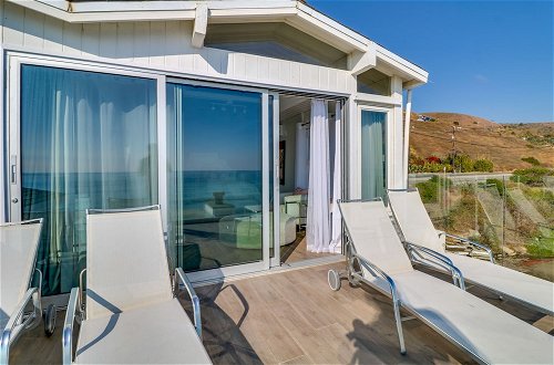Foto 18 - Beachfront Malibu Apartment w/ Ocean-view Balcony