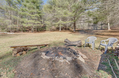 Photo 9 - Lovely Smoky Mountain Cottage w/ Deck + Views