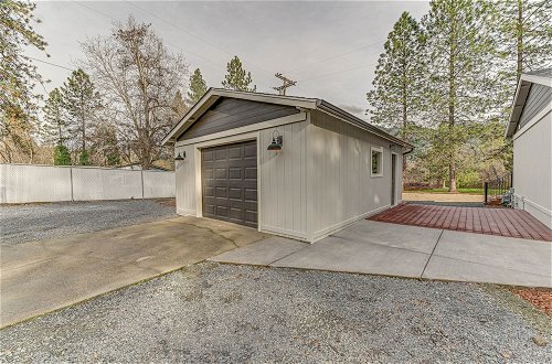 Foto 7 - Delightful Grants Pass Home With Hot Tub