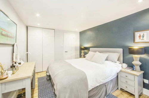 Photo 2 - Striking & Modern 2BD Flat W/garden - East Dulwich